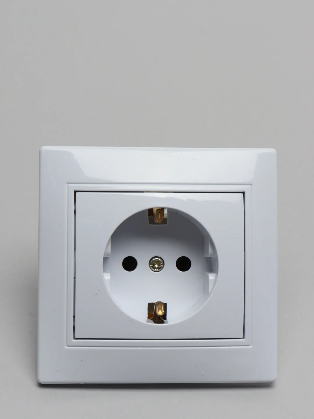 Розетка 2P+E Schuko, 16А-250В, IP20, СУ, Plano / с заземлением /белая