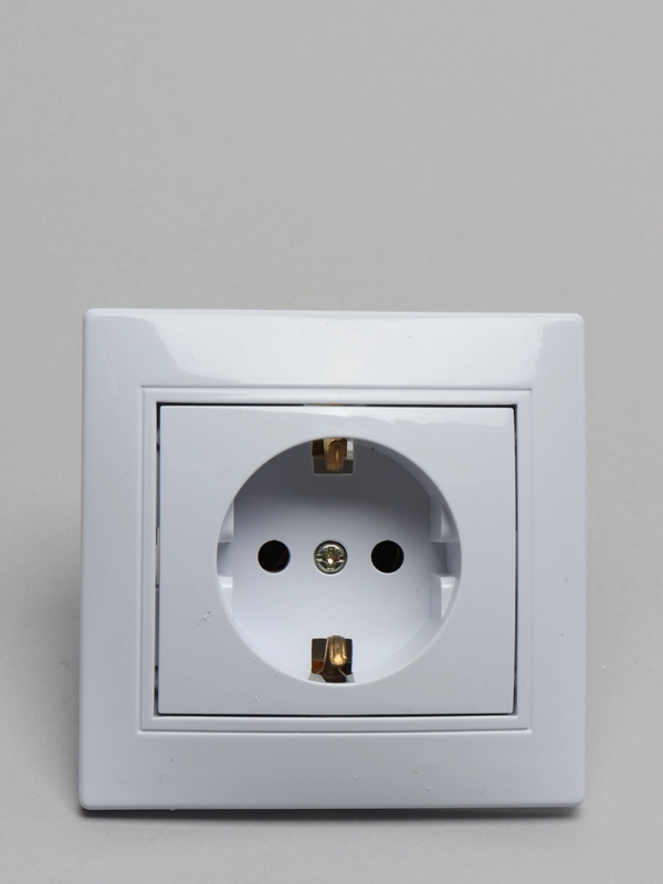 Розетка 2P+E Schuko, 16А-250В, IP20, СУ, Plano / с заземлением /белая