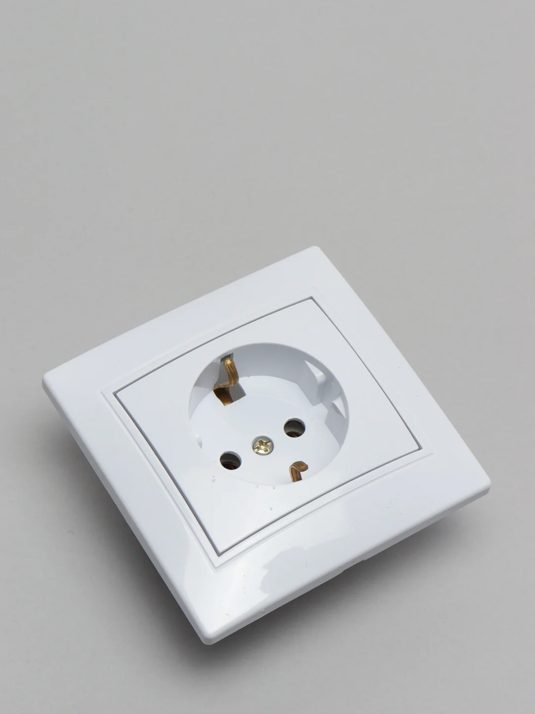 Розетка 2P+E Schuko, 16А-250В, IP20, СУ, Plano / с заземлением /белая