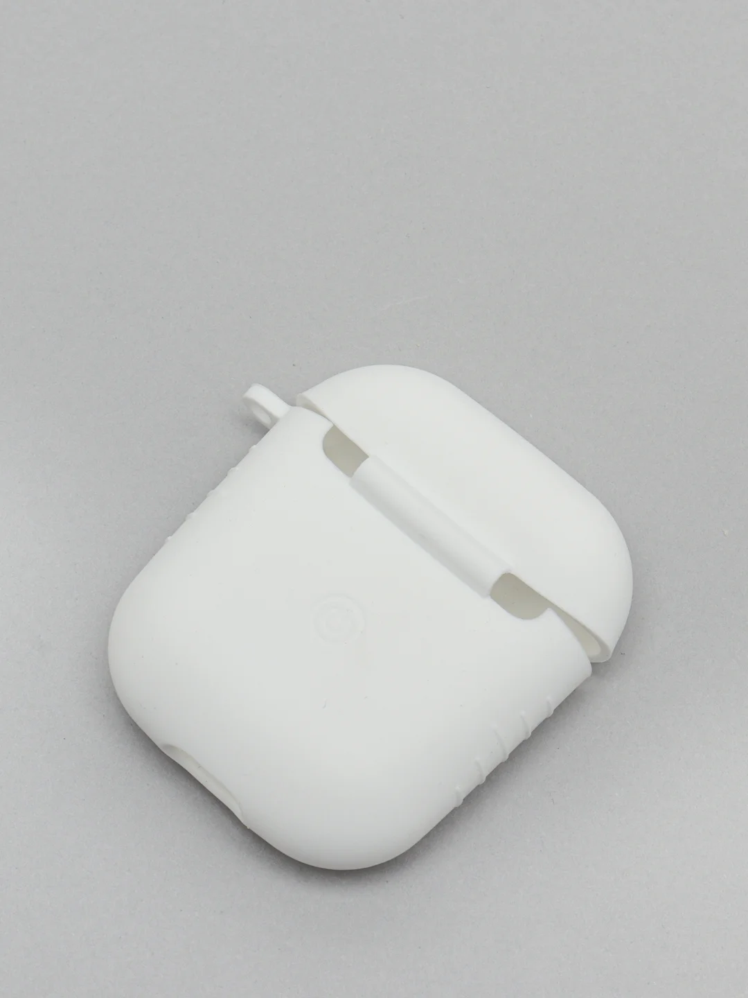 Белый силиконовый чехол для беспроводных наушников AirPods