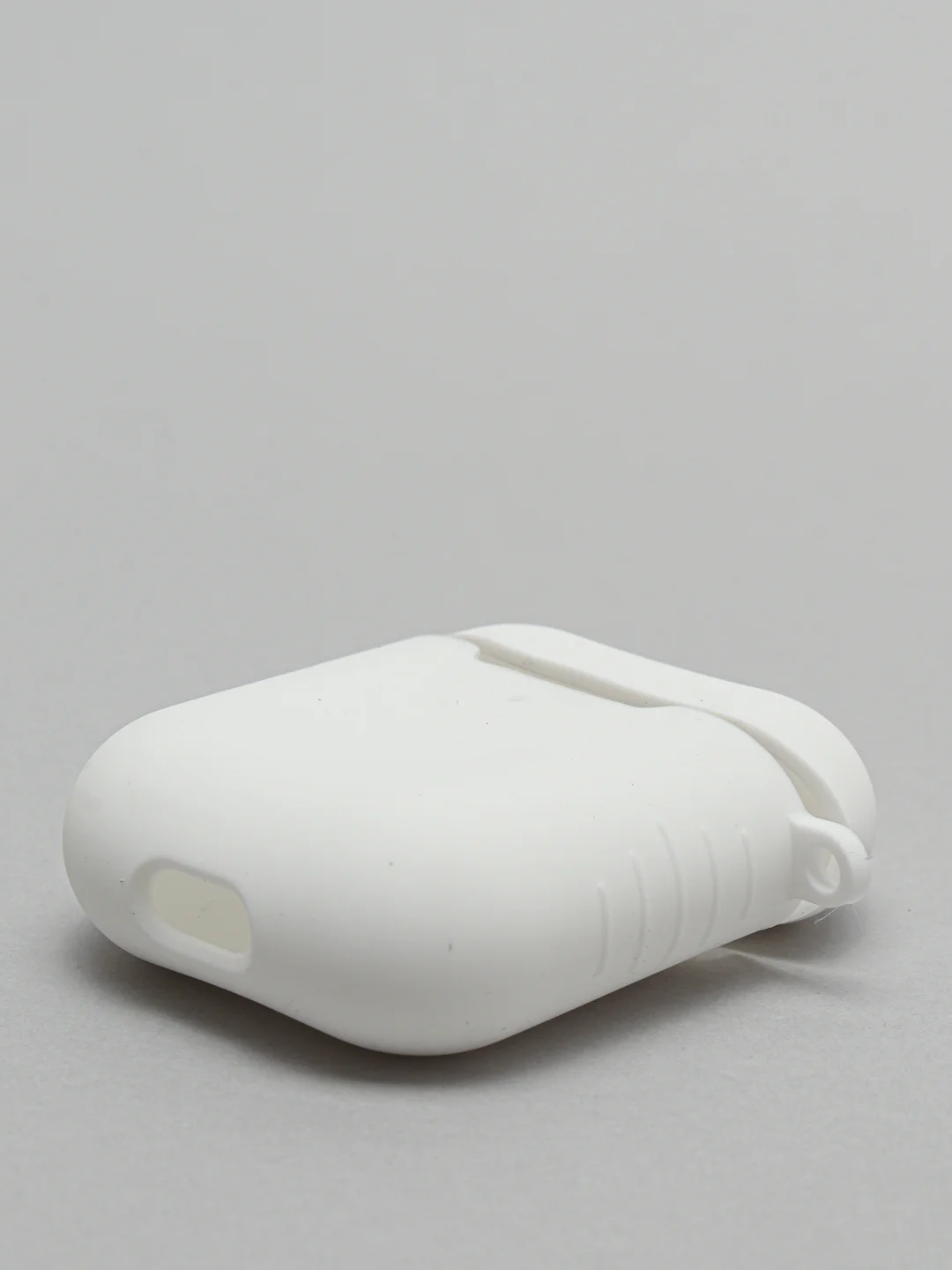 Белый силиконовый чехол для беспроводных наушников AirPods