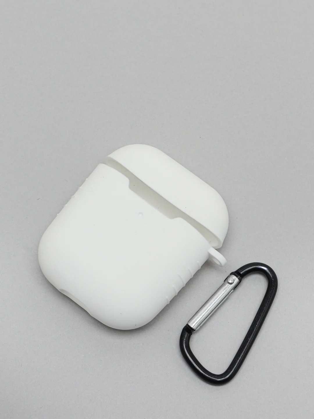 Белый силиконовый чехол для беспроводных наушников AirPods