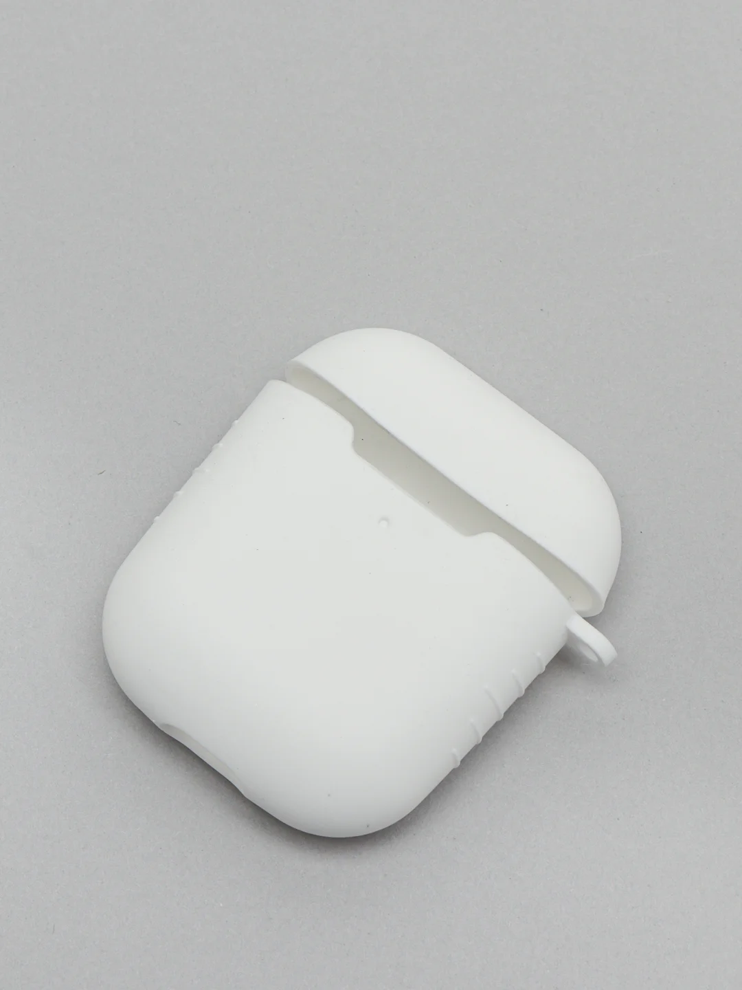 Белый силиконовый чехол для беспроводных наушников AirPods