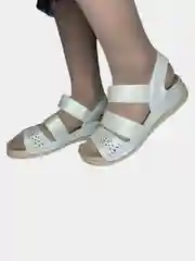 Женские босоножки