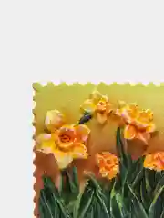 Багровый магнит декоративный