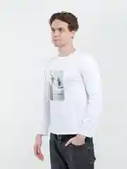 Белый футболка