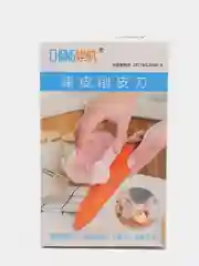 Зеленый овощечистка с контейнером