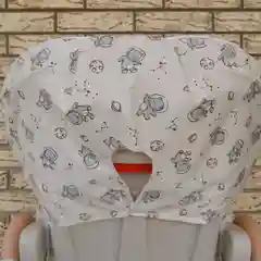 Желтый универсальный чехол на стульчик для кормления.