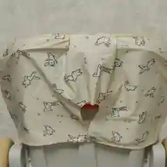 Белый универсальный чехол на стульчик для кормления.