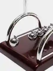 Угольный кинетический маятник игрушка-антистресс Шары Ньютона сувенир настольный подарок 23 февраля