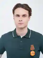 Желтый значок "День победы! 9 мая", медаль
