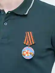 Голубой значок "День победы! 9 мая", медаль