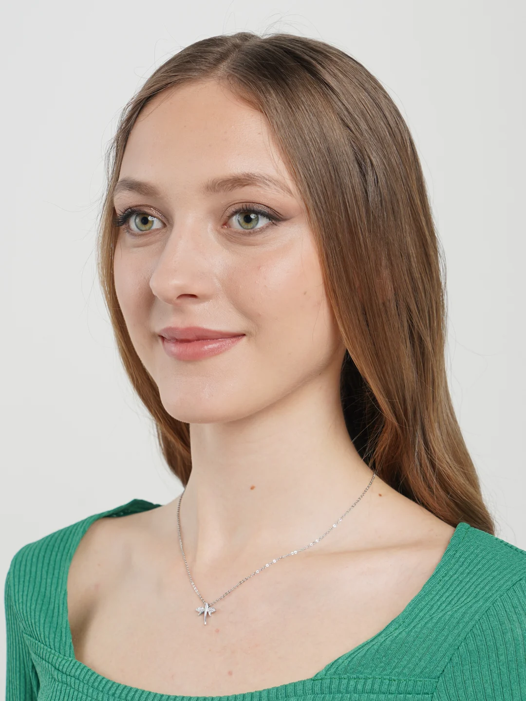 Белый цепочка с подвеской на шею