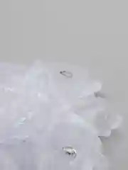 Белый бант на резинке