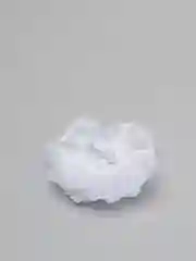 Белый бант на резинке