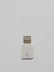 Белый переходник с microUSB на iPhone