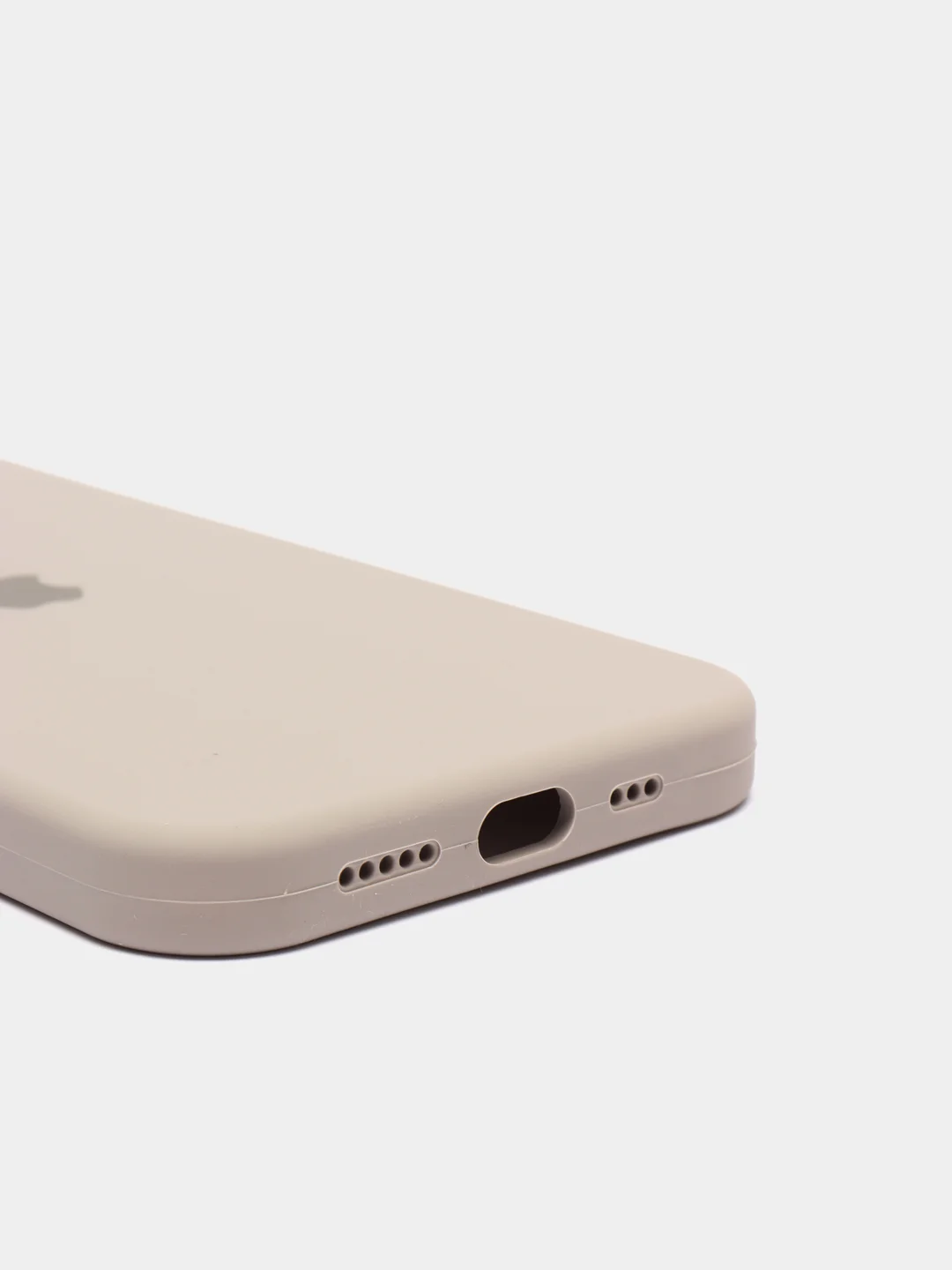 Серый чехол для iPhone 13 Silicone Case закрытый низ с логотипом