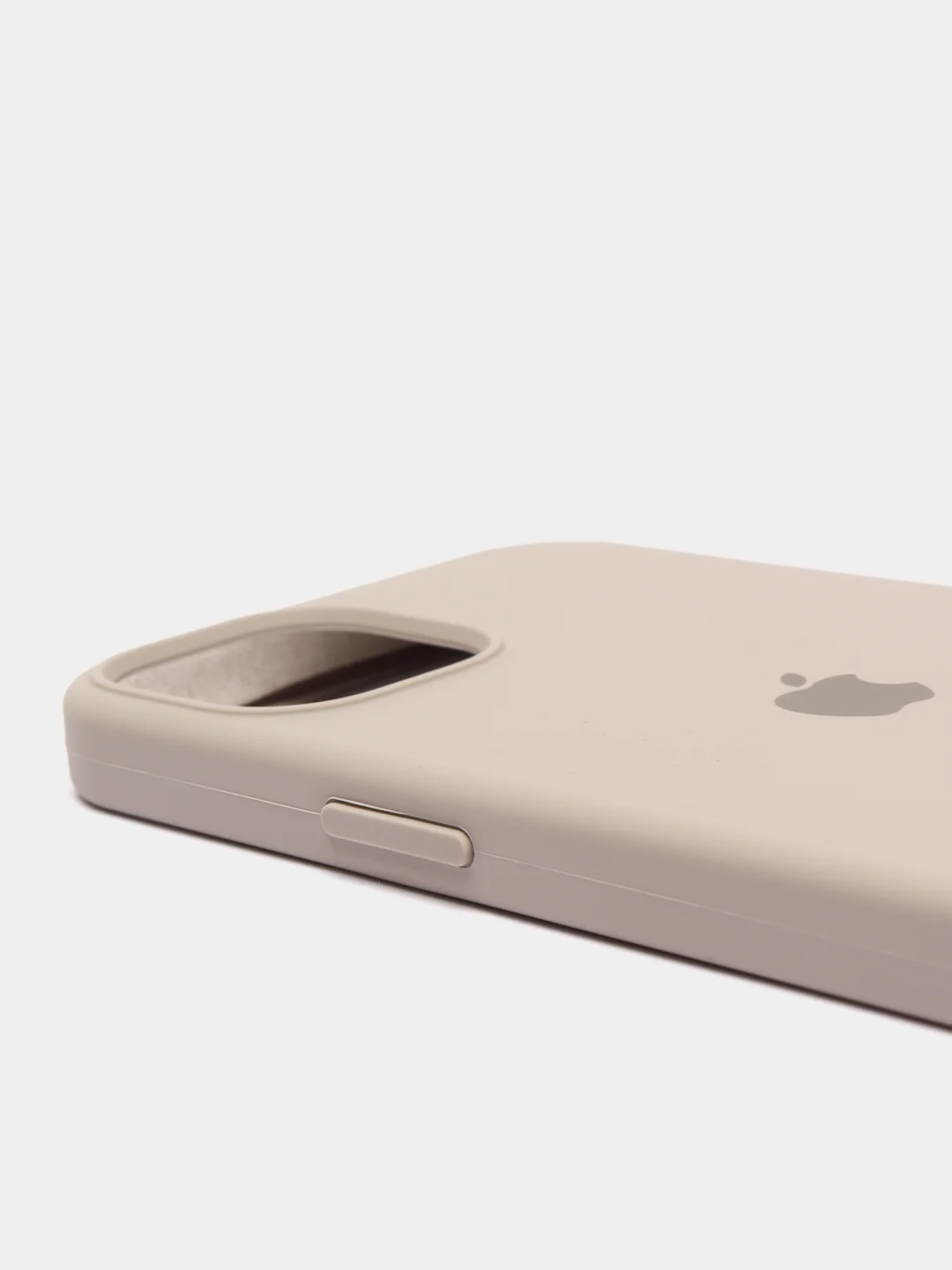 Серый чехол для iPhone 13 Silicone Case закрытый низ с логотипом