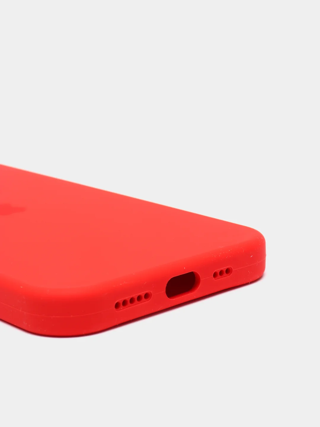Красный чехол для iPhone 13 Silicone Case закрытый низ с логотипом