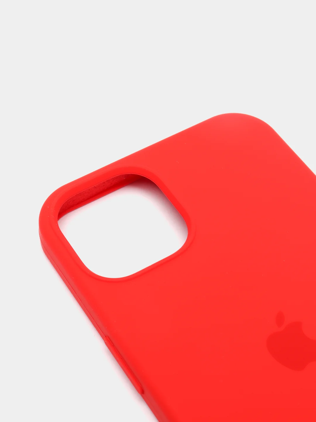Красный чехол для iPhone 13 Silicone Case закрытый низ с логотипом