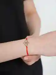 Вишнёвый браслет/ красная нить / браслет с подвеской