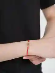 Голубой браслет/ красная нить / браслет с подвеской