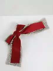 Красный атласный бант-заколка для волос с кружевной лентой