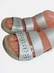 Женские босоножки