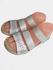 Женские босоножки