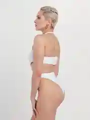 Белый женский слитный купальник