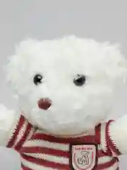 Белый мягкая игрушка медведь с гирляндой
