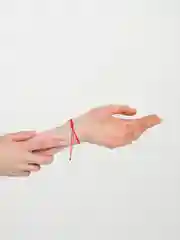 Багровый браслет/ красная нить / браслет с подвеской