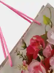Алый подарочный пакет