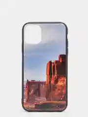 Светло-бежевый чехол для iPhone 11