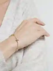 Золотой браслет на руку