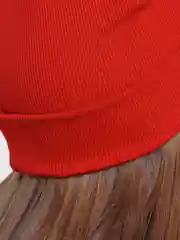 Красный шапка женская