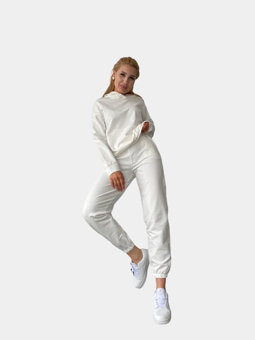 Белый костюм спортивный женский