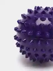 Фиолетовый мяч массажный