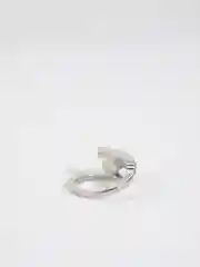 Белый кольцо с камнем