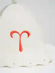 Шапка с вышивкой "Овен"