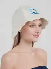 Шапка с вышивкой "Весы"