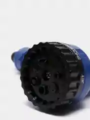 Синий садовый шланг для полива