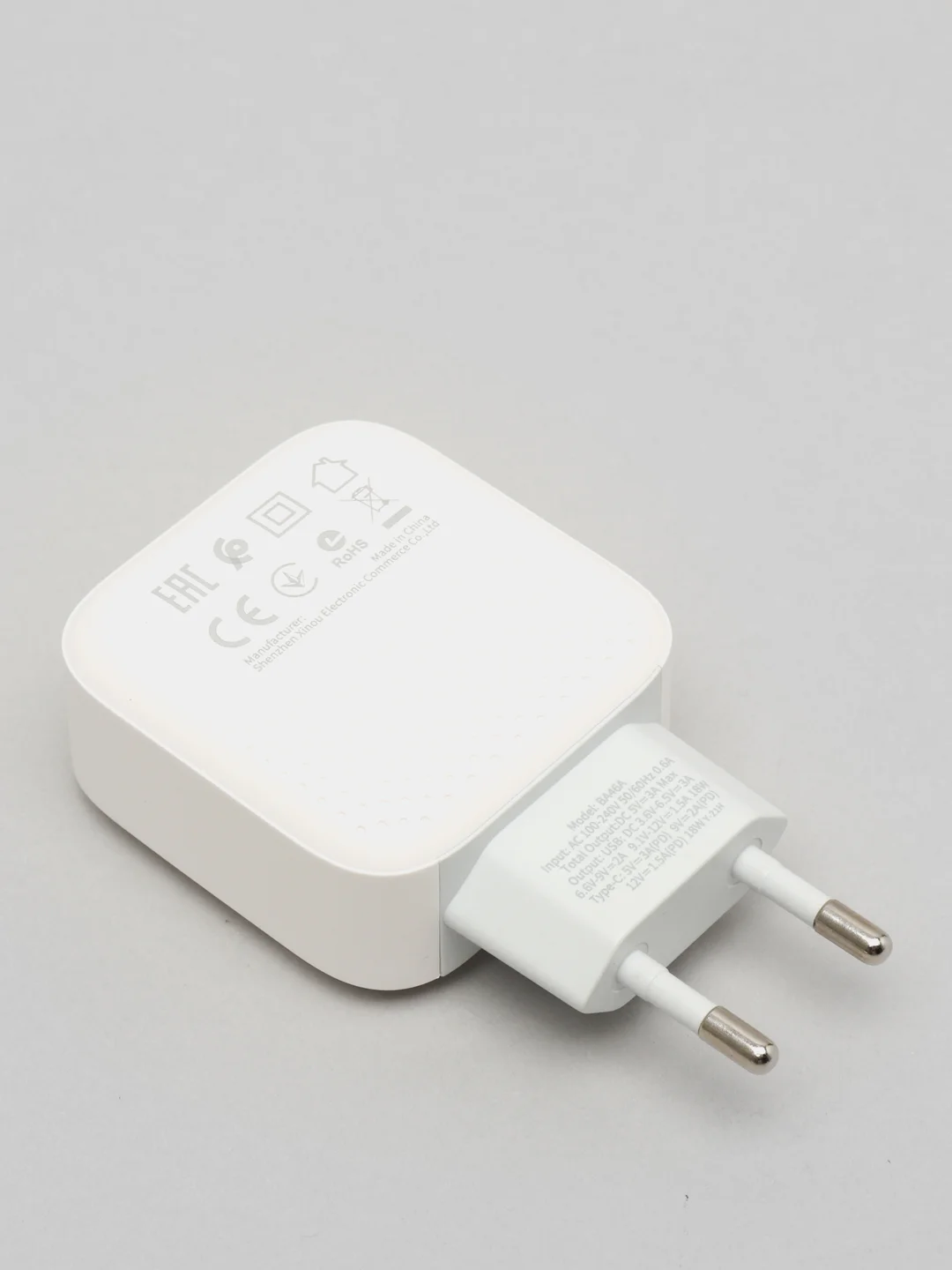 Белый зарядное устройство Borofone BA46A USB + Type-C PD (быстрая зарядка 3.0, 3A, 18W)