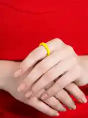 Желтый кольцо из бисера с бусинами