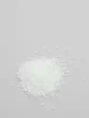 Белый бисер стеклянный мелкий и крупный