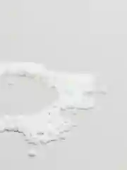Белый бисер стеклянный мелкий и крупный