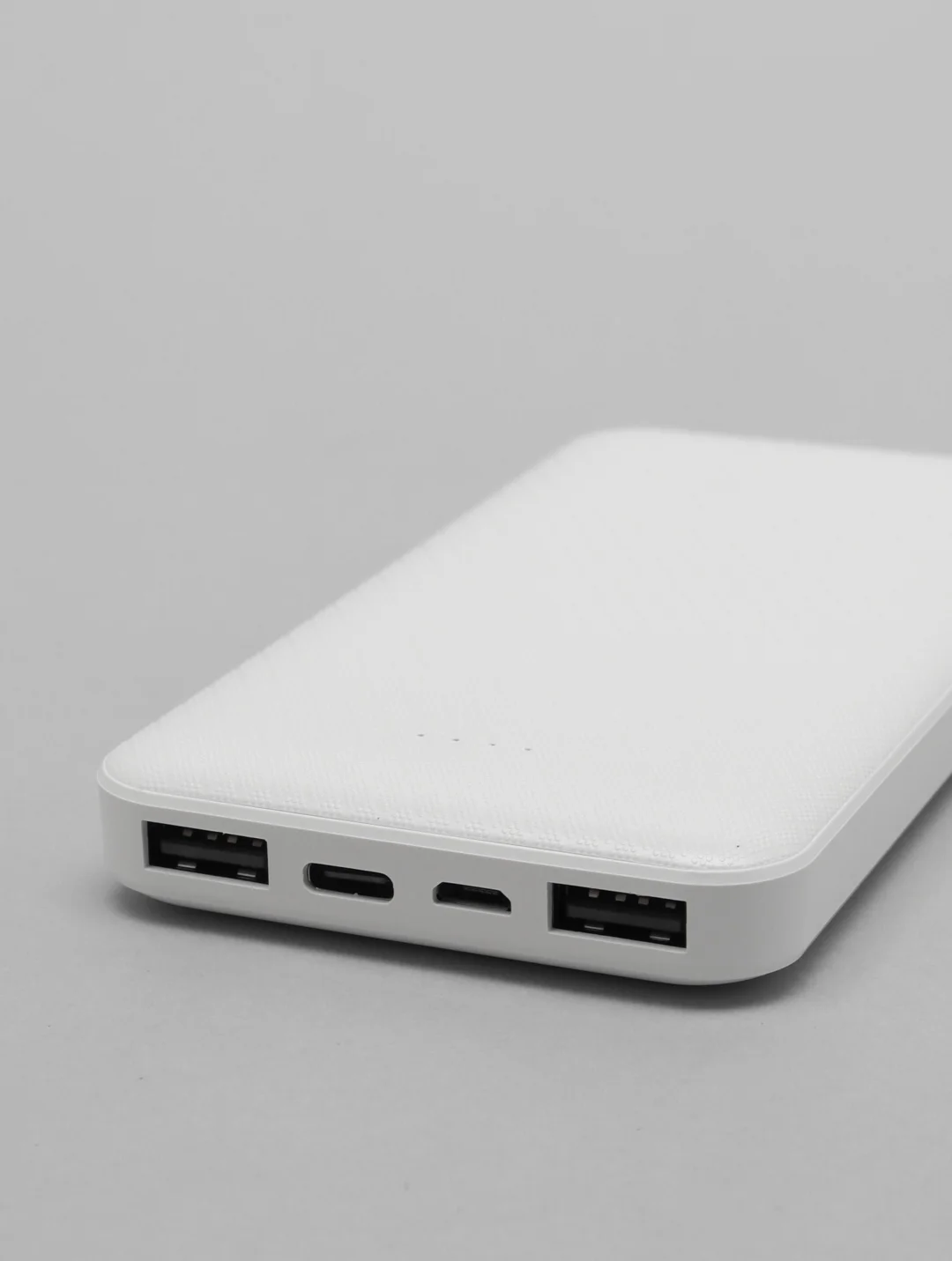 Белый внешний аккумулятор Borofone BJ3 Minimalist 10.000 mAh 2A (2xUSB, Micro-USB/Type-C)