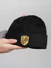 Черный бини шапка Porsche трикотажная утепленная с подворотом. Порше зимняя с логотипом авто
