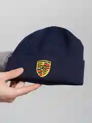 Темно-синий бини шапка Porsche трикотажная утепленная с подворотом. Порше зимняя с логотипом авто