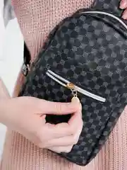 Черный женская сумка поясная